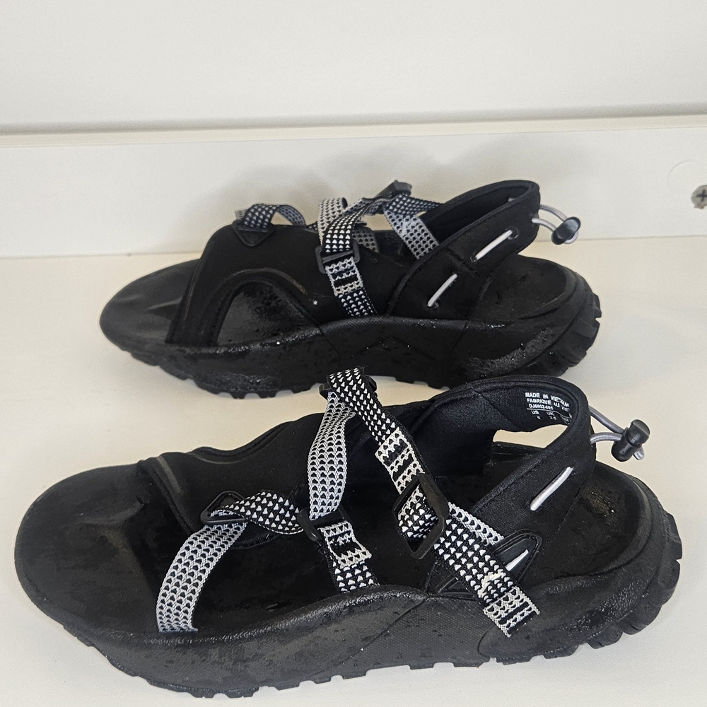 Nike Black and White Women Sandals